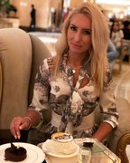 Я мечтала попасть в этот отель Emirates Palace Abu Dhabi 
6 лет назад нас туда не пустили по причине дресс-кода ( не моего ))) и я пообещала вернуться ... Я выполнила своё обещание себе в день моего рождения ❤️
А кофе и десерт с 23 каратным золотом подчеркнули это событие ☕️?
.
Ставьте цели и работайте над ними ??
.
.
#irynablondi #emiratespalace #mybirdhay #happybirthday #happy #oae #emirates #dubai #abudhabi #women
